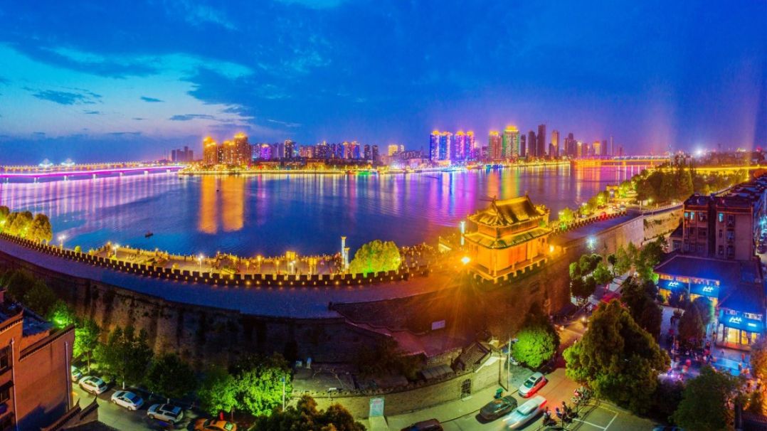 襄阳江边夜景图片